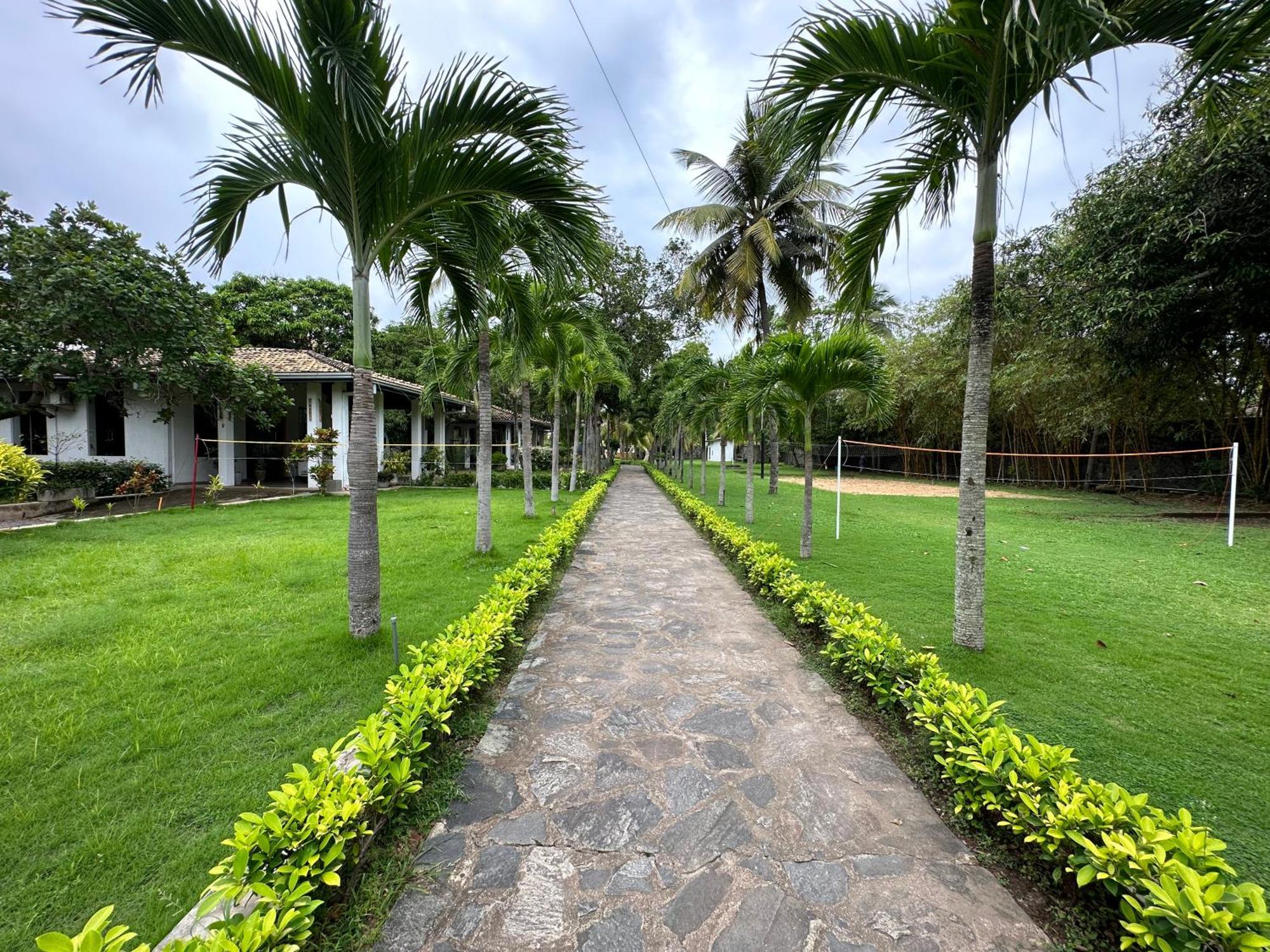 Amaluna Resorts Negombo Luaran gambar