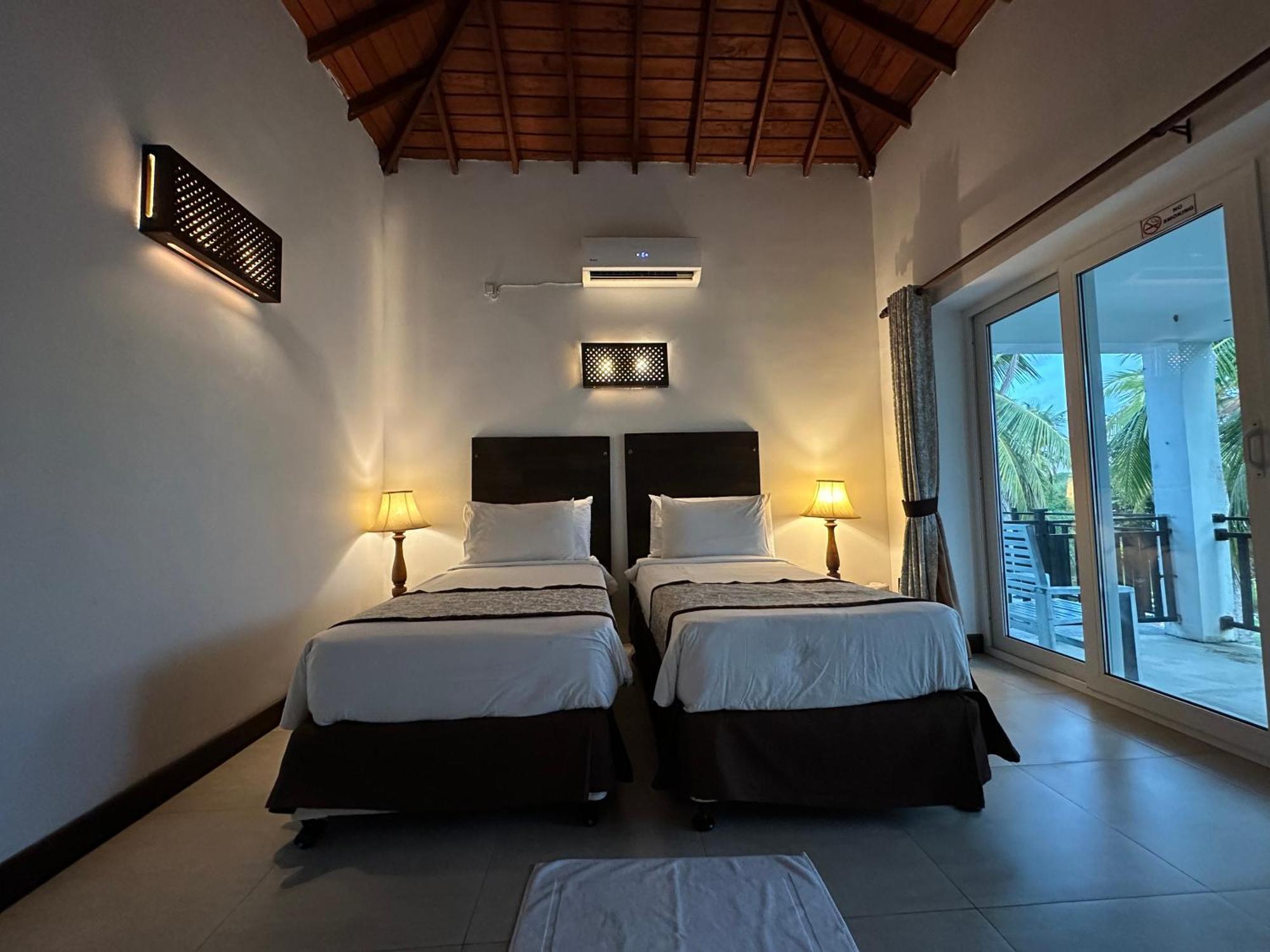 Amaluna Resorts Negombo Luaran gambar
