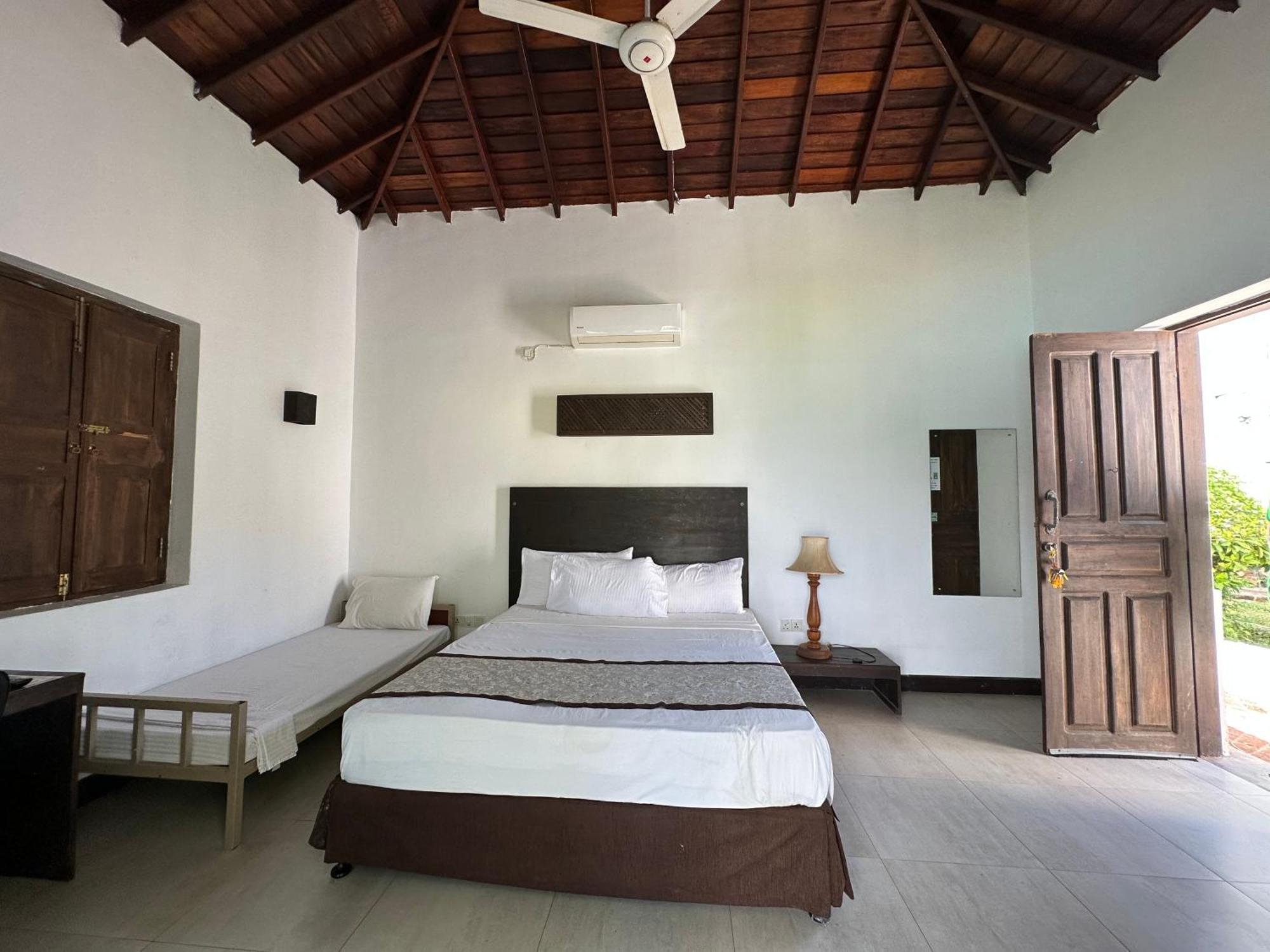 Amaluna Resorts Negombo Luaran gambar